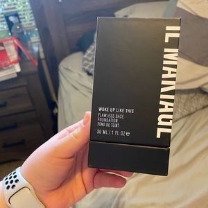 IL Makiage foundation “woke up like this”